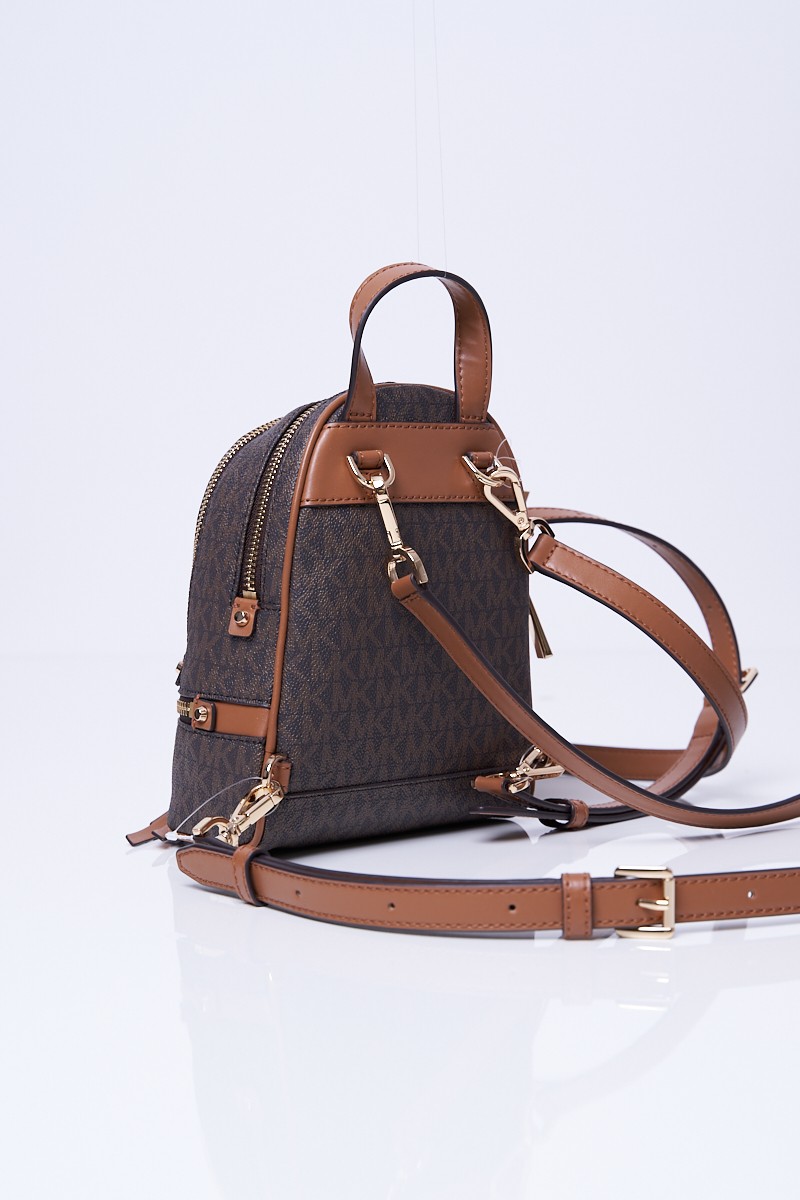 plecak-mk-681mmw-1.jpg Plecak XS BACKPACK RHEA ZIP BROWN MICHAEL KORS Butik Online MAICON - obrazek 1